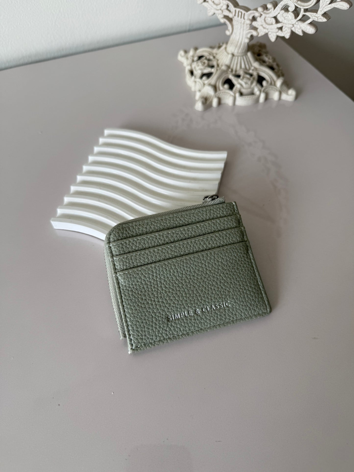 Nova Sleek Card Holder