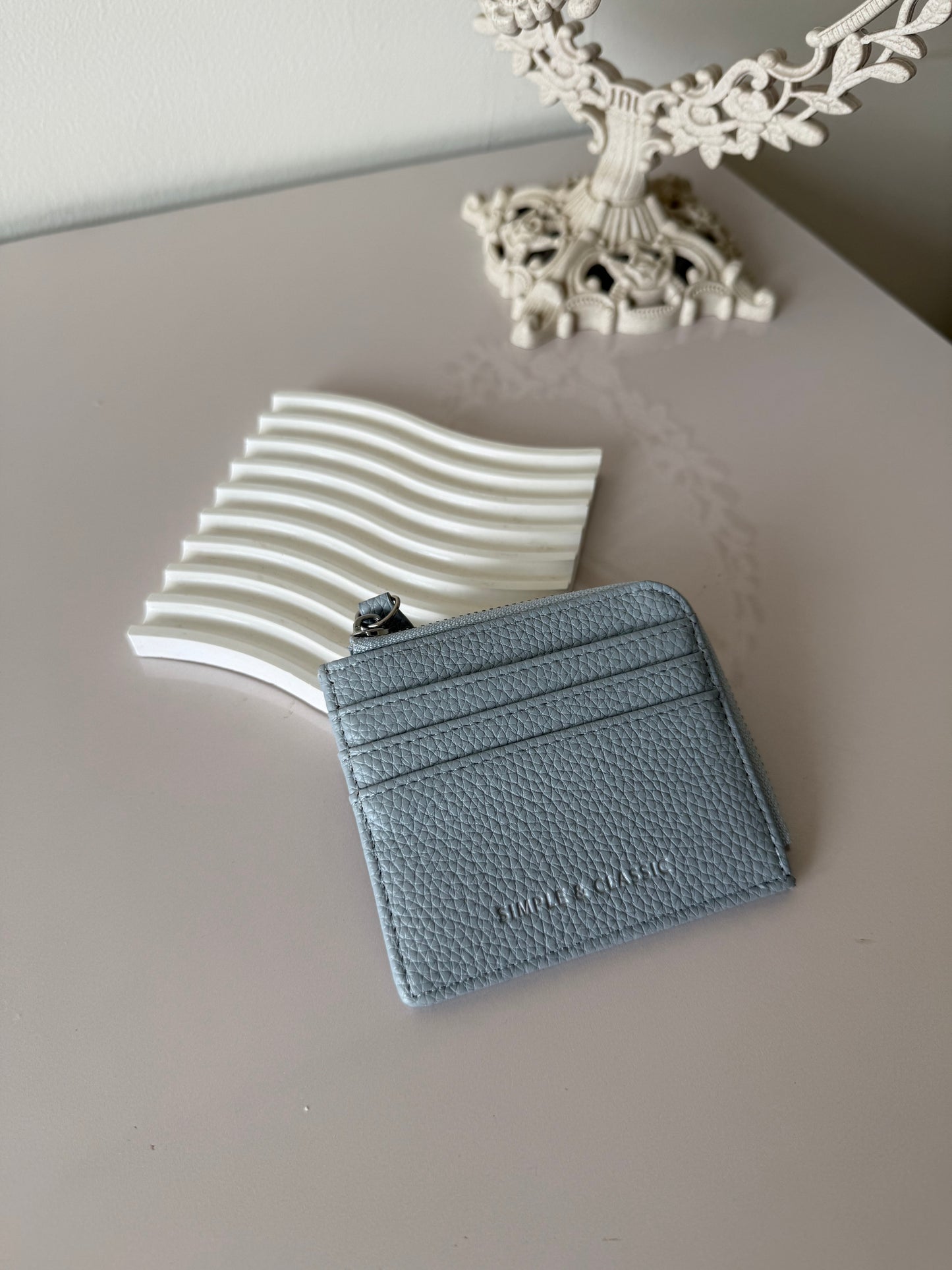 Nova Sleek Card Holder