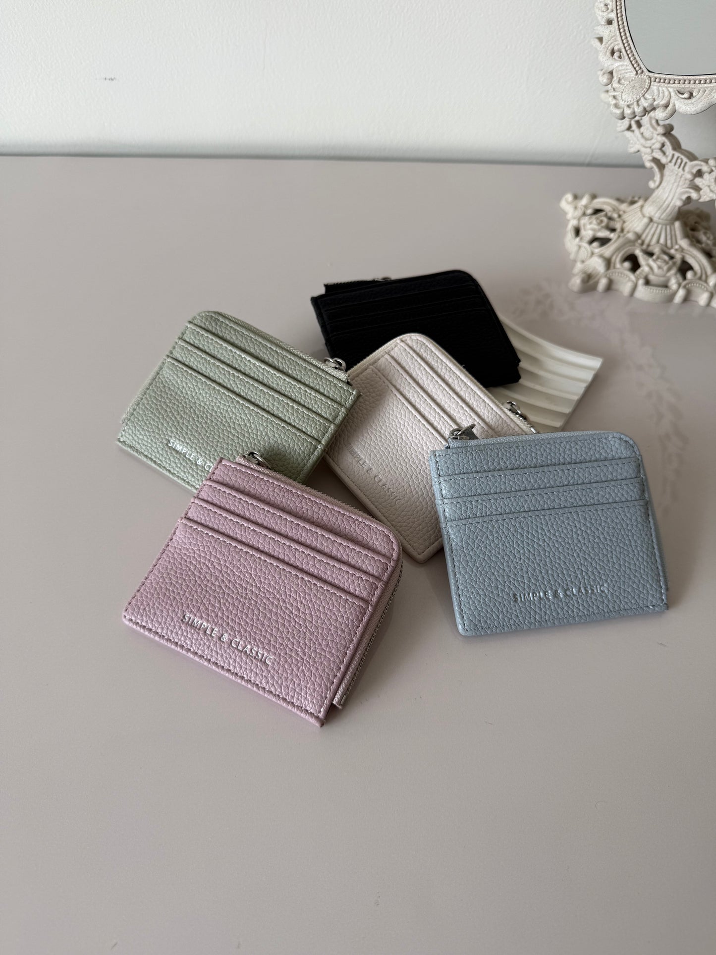 Nova Sleek Card Holder