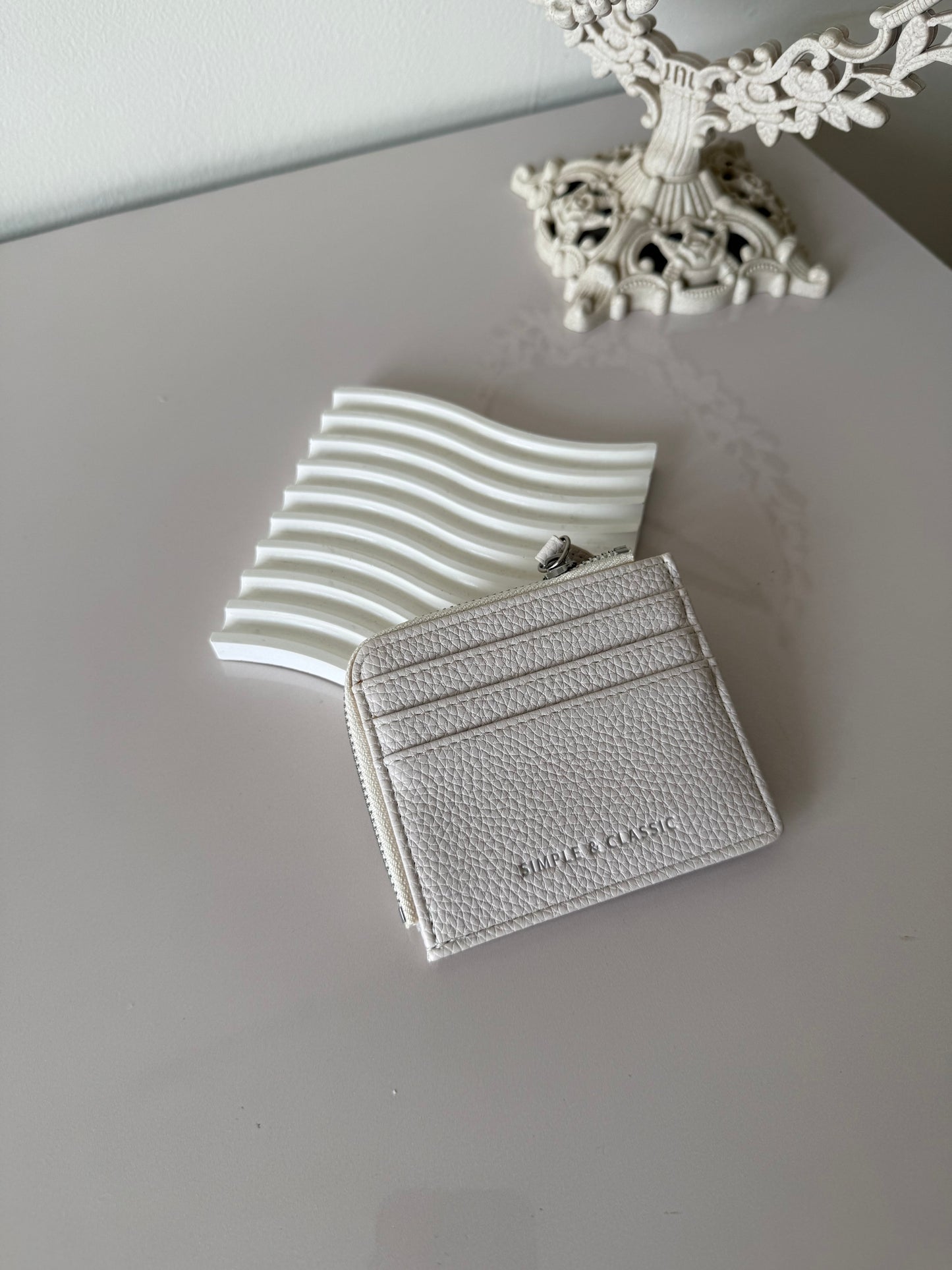 Nova Sleek Card Holder